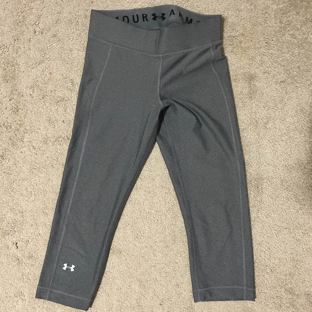 Underarmor 3/4 length grey leggings